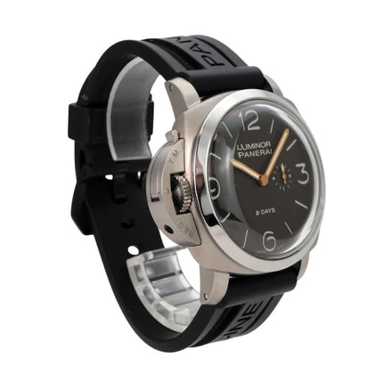 Panerai Luminor 1950 Left-Handed 8 Days Titanio PAM00368 mit poliertem Titan-Gehäuse und schwarzem Kautschukband.