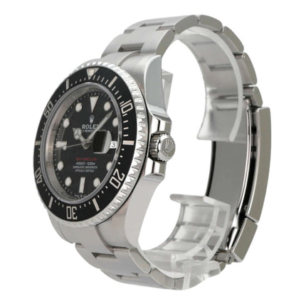 Rolex Sea-Dweller Ref. 126600 seitliche Ansicht auf Edelstahlarmband und Zifferblatt