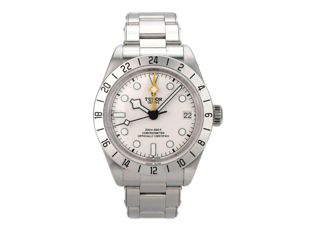 Tudor Heritage Black Bay Pro M79470-0004 mit Edelstahl-Gehäuse und weißem Zifferblatt, 39 mm Durchmesser.