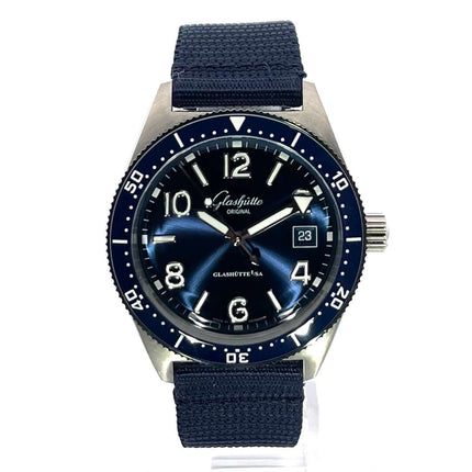 Glashütte Original SeaQ 1-39-11-09-81-34 aus 2023, blaues Zifferblatt und Textilband, poliertes Edelstahlgehäuse, automatik Uhrwerk.