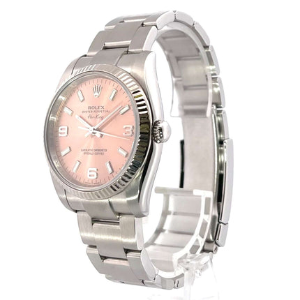 Rolex Air King Ref. 114234 mit rosafarbenem Zifferblatt, Edelstahlgehäuse und Oyster-Armband, Weißgold Lünette, arabische Indizes 9, 6, 3.