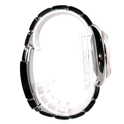 Rolex Air King Ref. 114234 Seitenansicht des polierten und satinierten Oyster Stahlarmbands mit der geriffelten Weißgold-Lünette.