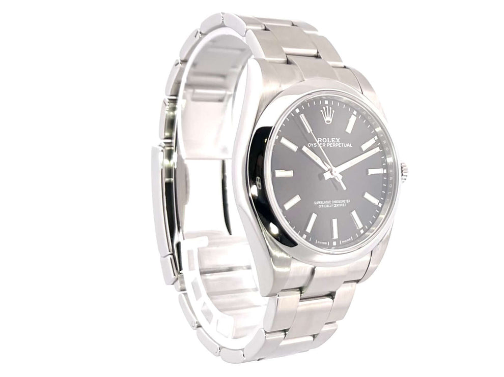 Rolex Oyster Perpetual 39 Schwarz 114300 aus Edelstahl, schwarzes Zifferblatt, Oyster Edelstahlband, poliert und satiniert, seitliche Ansicht