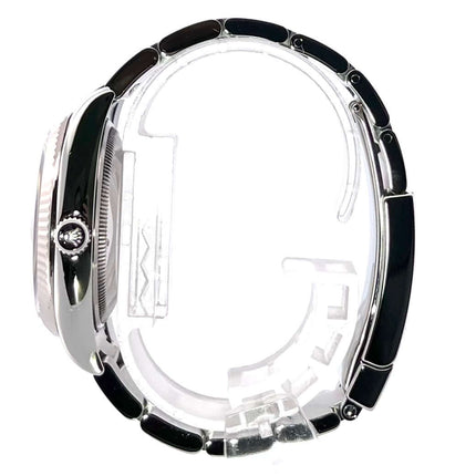 Rolex Oyster Perpetual Date 34 seitliche Ansicht Edelstahlgehäuse, polierte Weißgold-Lünette, und Oyster Armband