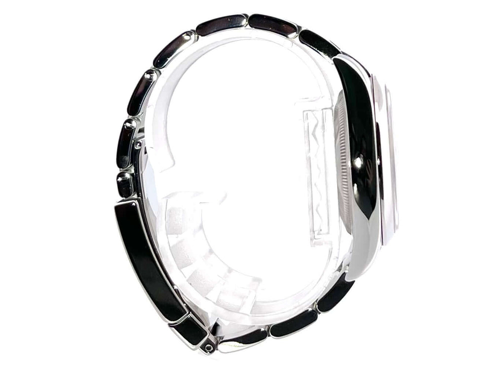 Seitenansicht des Rolex Datejust 36 Edelstahl 116200 mit poliertem und satiniertem Edelstahlgehäuse, Oyster Armband und Faltschließe.