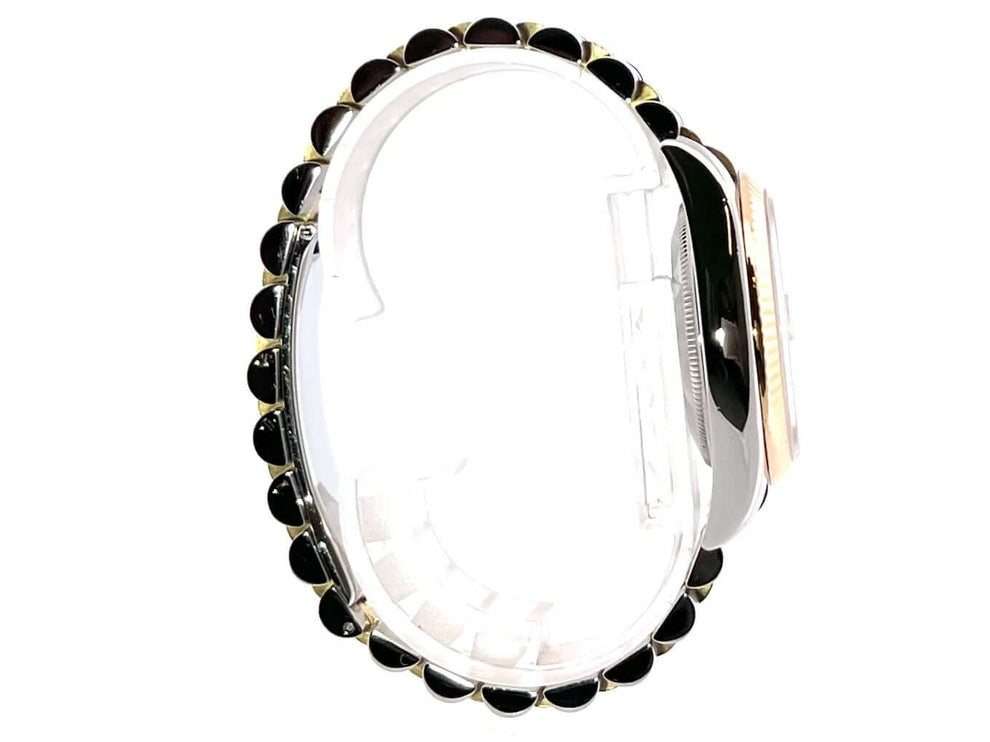 Seitenansicht der Rolex Datejust 36 Edelstahl Gelbgold 116233 mit Jubilé-Band, polierte und satinierte Glieder in Edelstahl und 18 kt Gelbgold