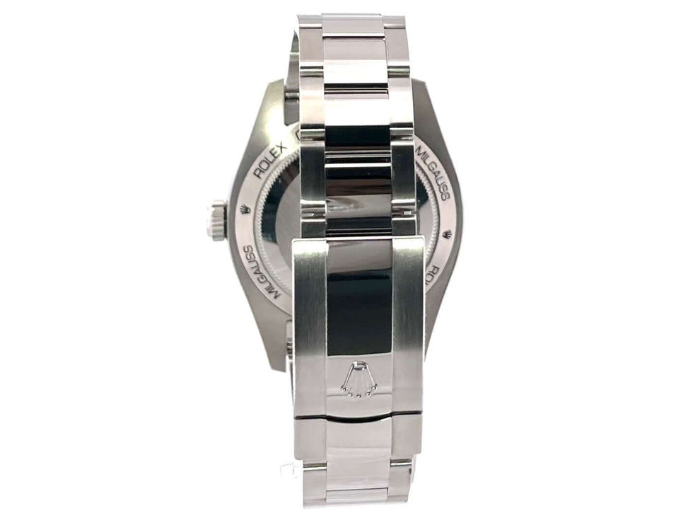 Rückansicht des Rolex Oyster Perpetual Milgauss 116400GV aus Edelstahl mit poliertem Oysterband und Sicherheitsfaltschließe.