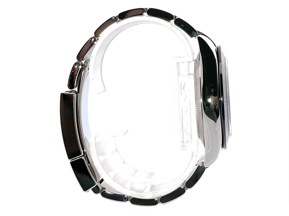 Seitenansicht der Rolex Daytona Edelstahl 116500LN Schwarz mit poliertem und satiniertem Edelstahlarmband.