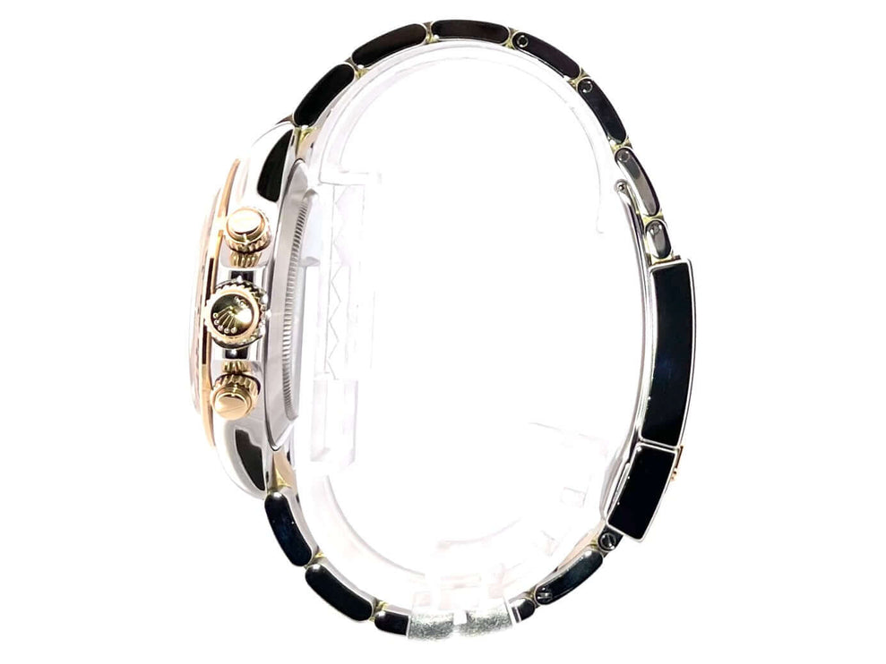 Seitliche Ansicht der Rolex Daytona Edelstahl Gelbgold Ref. 116503 mit polierter und satinierter 18 kt Gelbgold Lünette und schwarzem Zifferblatt