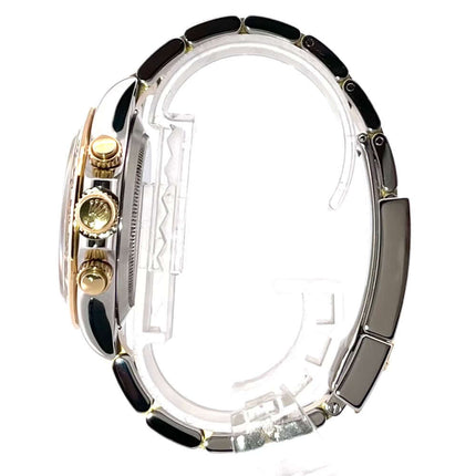 Seitenansicht Rolex Cosmograph Daytona Edelstahl Gelbgold 116503 mit poliertem 18 kt Gelbgoldgehäuse und Tachymeterskala.