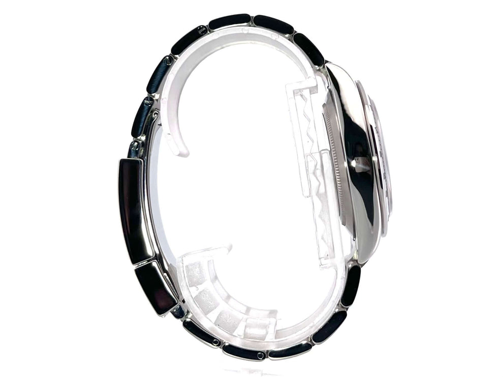 Seite des Rolex Daytona Edelstahl 116520 Weiß mit poliertem und satiniertem Edelstahlgehäuse und Armband, Tachymeterskala.