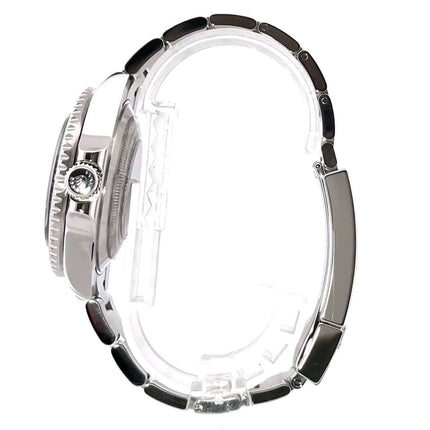 Seitenansicht der Rolex Sea-Dweller 4000 Ref. 116600, Edelstahlgehäuse, satiniertes Oyster-Armband, schwarze Keramik Lünette.