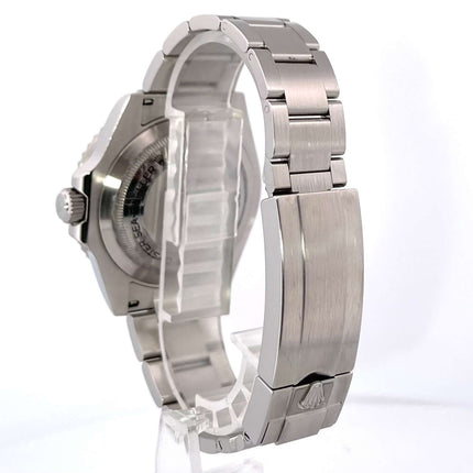 Rückansicht der Rolex Sea-Dweller 4000 Ref. 116600 mit satiniertem Edelstahlband und Sicherheitsfaltschließe, Modell aus 2014.