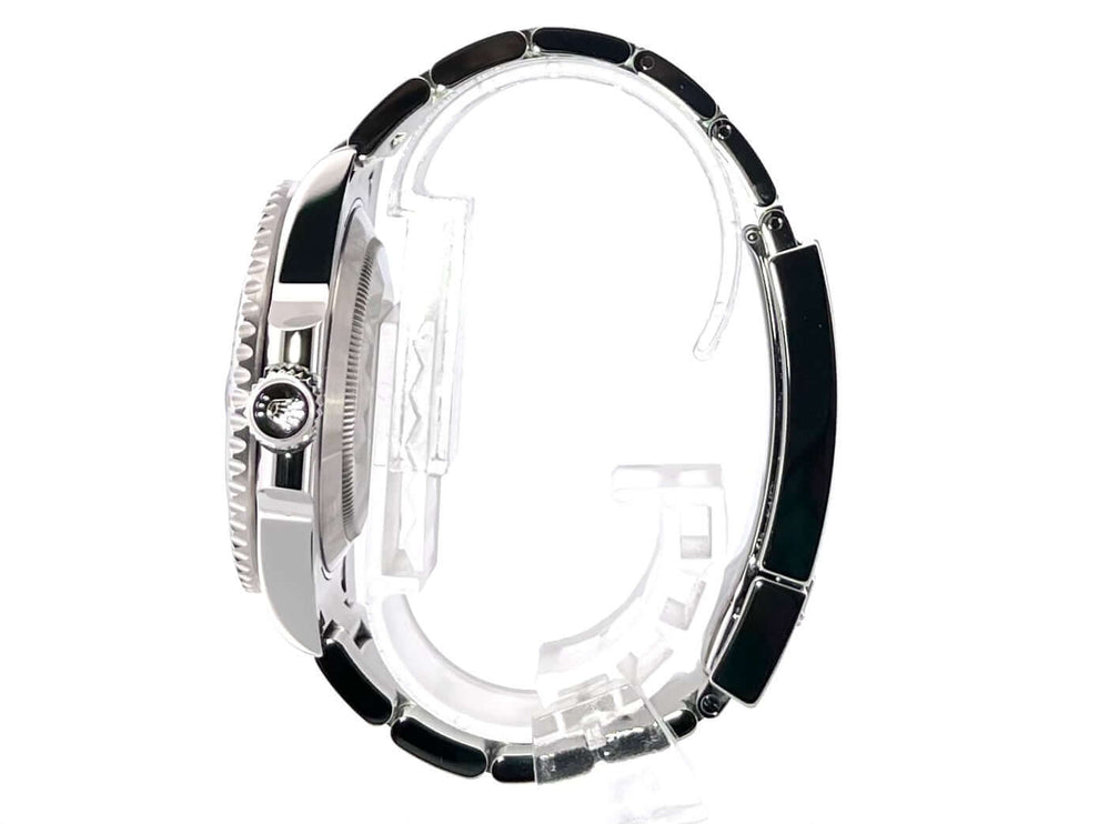 Rolex Submariner Date 116610LN Edelstahl Seitenansicht mit schwarzer Keramik Lünette und Edelstahlarmband