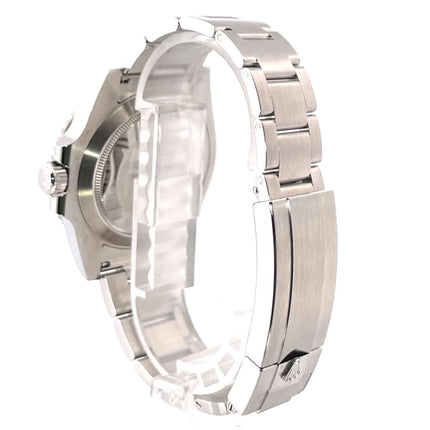 Rückseite des Rolex Submariner Date 116610LN Edelstahlgehäuses mit poliertem und satiniertem Oyster-Armband.