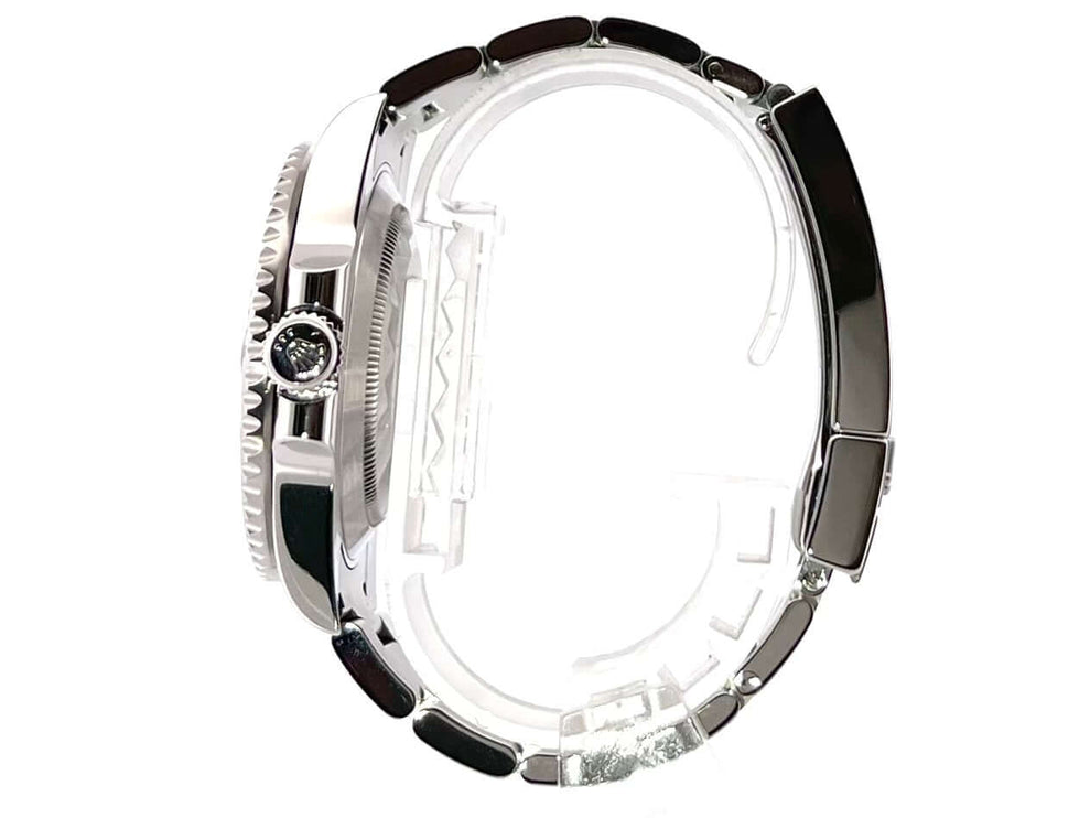 Seitenansicht der Rolex Submariner Date LV 116610LV mit Edelstahlgehäuse und Oyster Edelstahlband.