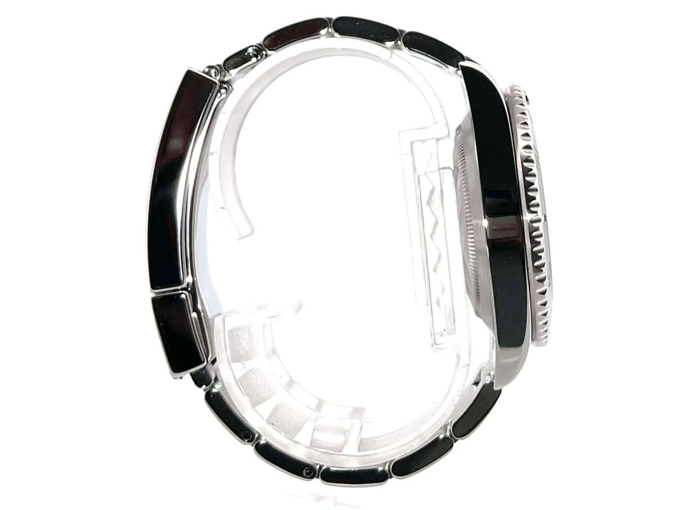 Seitenansicht des Rolex Submariner Date LV 116610LV Edelstahl-Armbands, poliert und satiniert, zeigt das Detail der Sicherheitsfaltschließe.