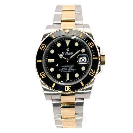 Rolex Submariner Date 116613LN aus Edelstahl und 18kt Gelbgold mit schwarzem Zifferblatt und Oyster Armband, Referenz 116613LN, Bild von vorne.