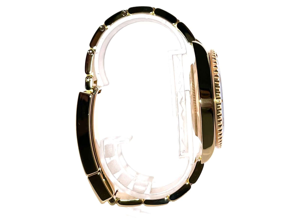 Seitliche Ansicht Rolex Submariner Date Gelbgold Ref. 116618LB aus 18 kt Gelbgold mit blauem Zifferblatt, Gehäusedurchmesser 40 mm