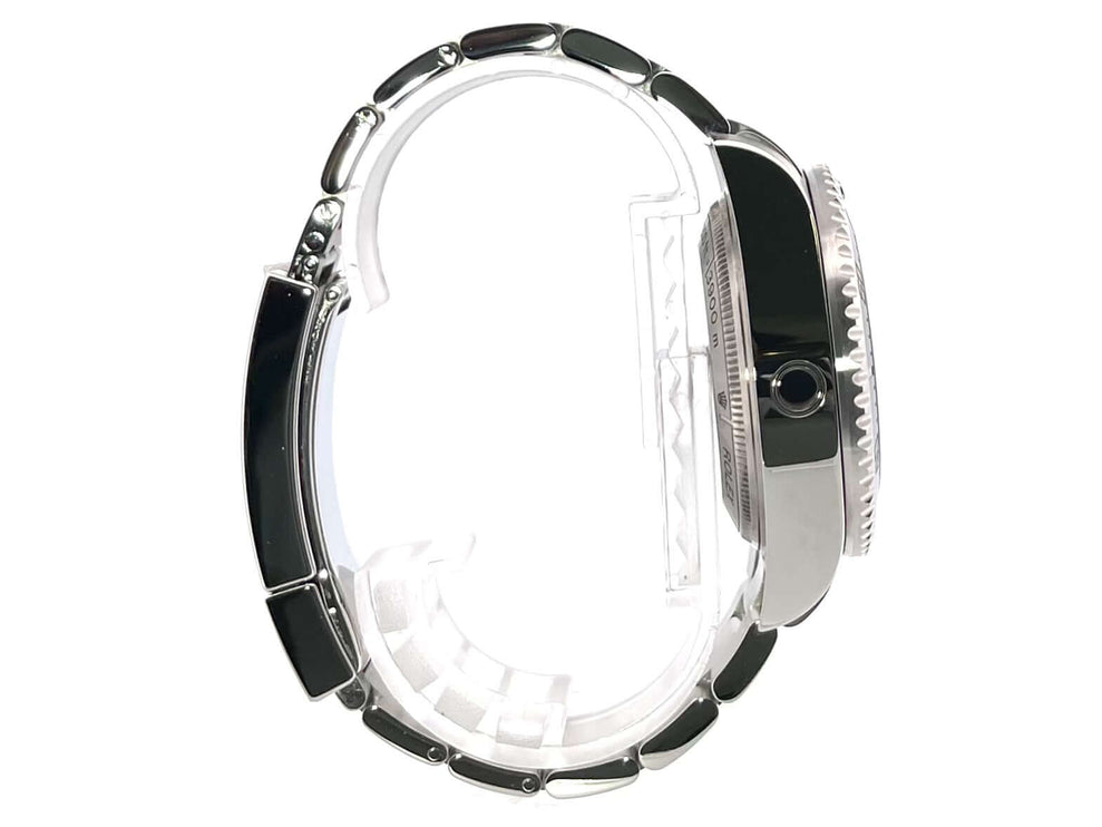 Rolex Sea-Dweller Deepsea 116660 Seitenansicht, poliertes und satiniertes Edelstahlgehäuse, gezeigter Uhrenarmbandverschluss.