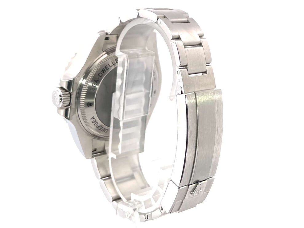 Rückansicht einer Rolex Sea-Dweller Deepsea 116660 aus Edelstahl mit Oyster Armband und Sicherheitsfaltschließe.