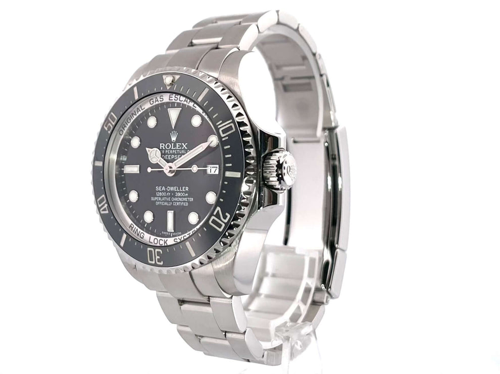 Rolex Sea-Dweller Deepsea 116660 aus Edelstahl mit schwarzem Zifferblatt, poliertem Gehäuse und satiniertem Oyster Armband.