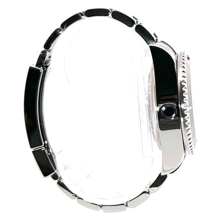 Seitenansicht der Rolex Sea-Dweller Deepsea 116660 Uhr mit poliertem und satiniertem Edelstahlgehäuse und Oyster Armband.