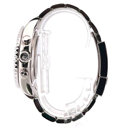 Seite des Rolex Yacht-Master II 116689 Weißgold Gehäuses mit schwarzem und silbernem Armband