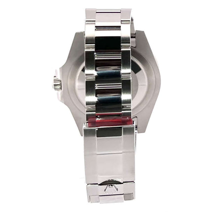 Edelstahl-Rückseite und Armband der Rolex GMT Master II 116710BLNR mit Sicherheitsfaltschließe.