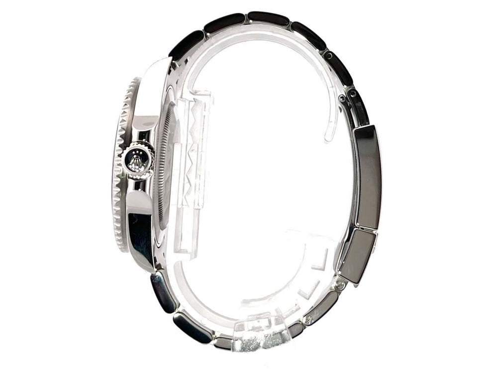 Profilansicht der Rolex GMT-Master II 116710LN aus Edelstahl, Gehäuse und Armband, 40 mm Durchmesser, schwarze Keramiklünette