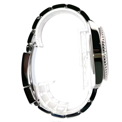 Seitenansicht Rolex GMT-Master II Edelstahl 116710LN mit poliertem und satiniertem Oyster Edelstahlband und geriffelter Lünette