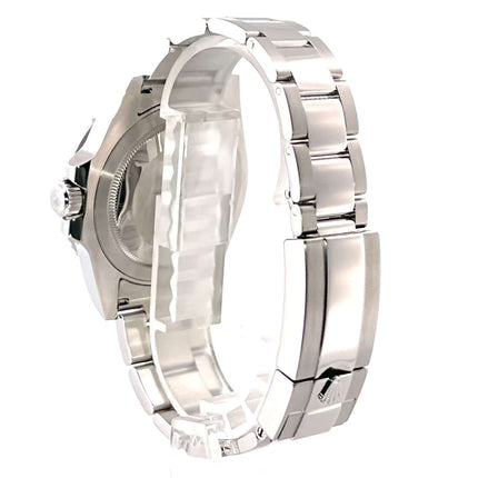 Rückseite des Rolex GMT-Master II Edelstahl 116710LN mit poliertem und satiniertem Oysterband und Sicherheitsfaltschließe.