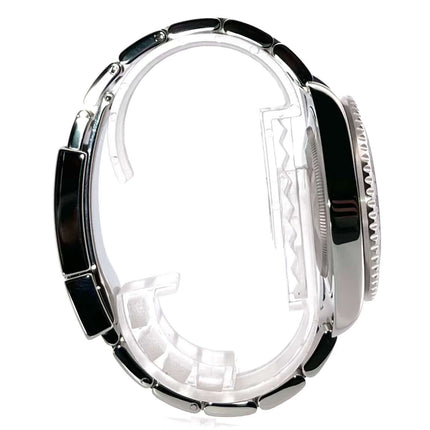 Seitenansicht der Rolex GMT-Master II Edelstahl 116710LN mit poliertem und satiniertem Edelstahl-Oysterarmband und schwarzer Keramiklünette