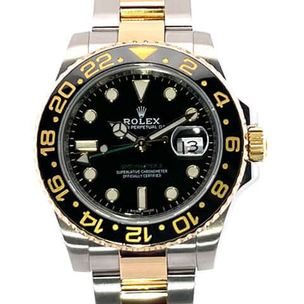 Rolex GMT-Master II Ref. 116713LN aus Edelstahl und 18 kt Gelbgold, schwarzes Zifferblatt, zweifarbiges Armband, 24-Stunden-Skala Lünette.
