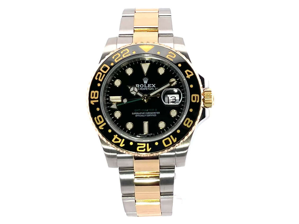Rolex GMT-Master II 116713LN, Edelstahl und Gelbgold, schwarzes Zifferblatt, poliertes und satiniertes Gehäuse, 24-Stunden-Skala Lünette.