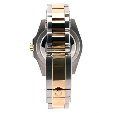 Rückansicht des Rolex GMT-Master II 116713LN Edelstahl- und Gelbgold-Armbands mit Sicherheitsfaltschließe