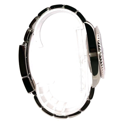 Rolex GMT-Master II Weißgold 116719BLRO Seitenansicht mit poliertem und satiniertem 18 kt Weißgold Armband und Lünette