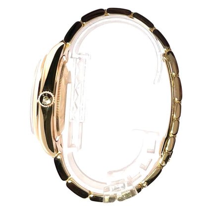 Rolex Day-Date 36 118208 Gelbgold, seitliche Ansicht, 18 kt Gelbgold Gehäuse und Armband, grünem Zifferblatt, poliert und satiniert.