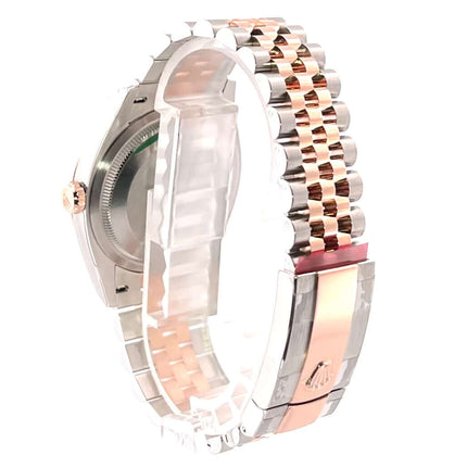 Rückansicht der Rolex Datejust 36 Oystersteel / Everose-Gold 126231 mit Jubile-Band aus Edelstahl und Everose-Gold.