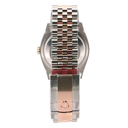 Rückansicht der Rolex Datejust 36 Oystersteel Everose-Gold mit Jubilé-Armband aus Edelstahl und 18 kt Everose-Gold.