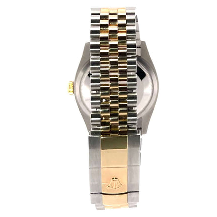 Rückansicht der Rolex Datejust 36 Oystersteel - Gelbgold 126233 mit Jubile-Armband und Faltschließe.