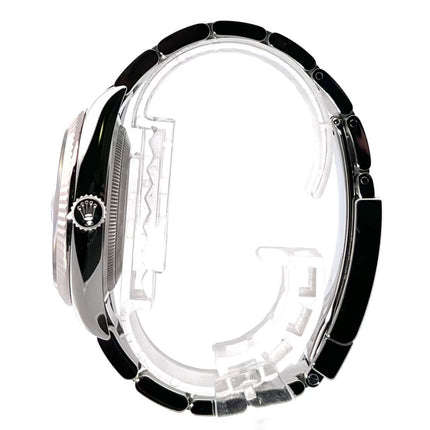 Seitliche Ansicht der Rolex Datejust 36 Oystersteel Weißgold Ref. 126234 Blau mit Edelstahl-Oysterband und Faltschließe