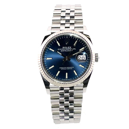 Rolex Datejust 36 Oystersteel Weißgold 126234 mit blauem Zifferblatt und Jubile-Edelstahlband, 2021 Modell, Vorderansicht.