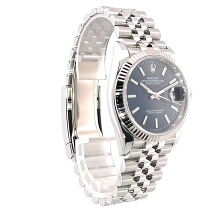 Rolex Datejust 36 Oystersteel Weißgold 126234 mit blauem Zifferblatt und Jubileband aus Edelstahl, seitliche Ansicht