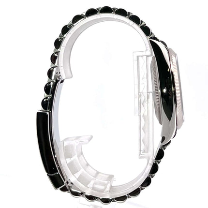 Seitenansicht der Rolex Datejust 36 Oystersteel Weißgold 126234, Perlmutt Diamant Zifferblatt und Jubile-Band.