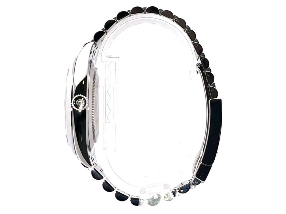 Seitliche Ansicht der Rolex Datejust 41 Edelstahl 126300 Blau mit Jubile-Band, polierter und satinierter Edelstahl, gefertigt 2020.