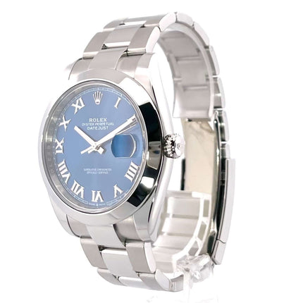 Rolex Datejust 41 Ref. 126300 Oystersteel Blau Römisch Zifferblatt, Edelstahlgehäuse, 41 mm, Automatikwerk, bei starkem Licht auf weißem Hintergrund.