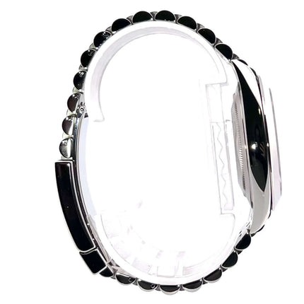 Seitenansicht der Rolex Datejust 41 Edelstahl 126300 mit Rhodium Zifferblatt und poliertem Edelstahl Jubile-Armband