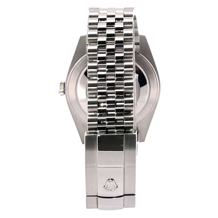 Rückansicht der Rolex Datejust 41 Edelstahl 126300 mit einem polierten und satinierten Edelstahl-Jubile-Armband und Faltschließe