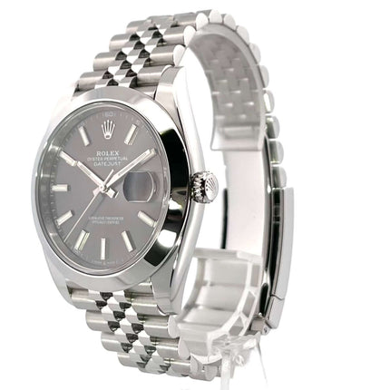 Rolex Datejust 41 Edelstahl 126300 Armbanduhr mit Rhodium Zifferblatt und Jubile-Band aus poliertem Edelstahl.
